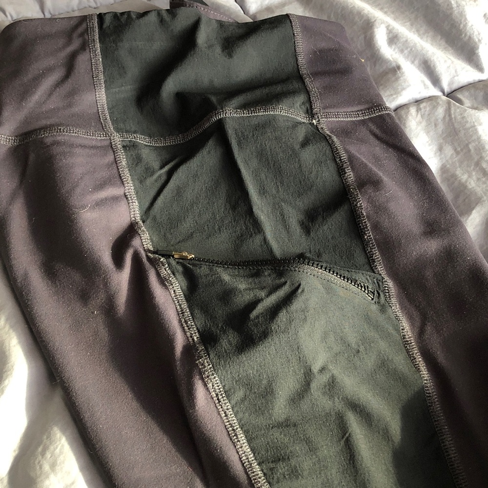 Women's Black and Dark Gray Athletic Leggings with Side Pockets Sherpa Adventure - Picture 3 of 8